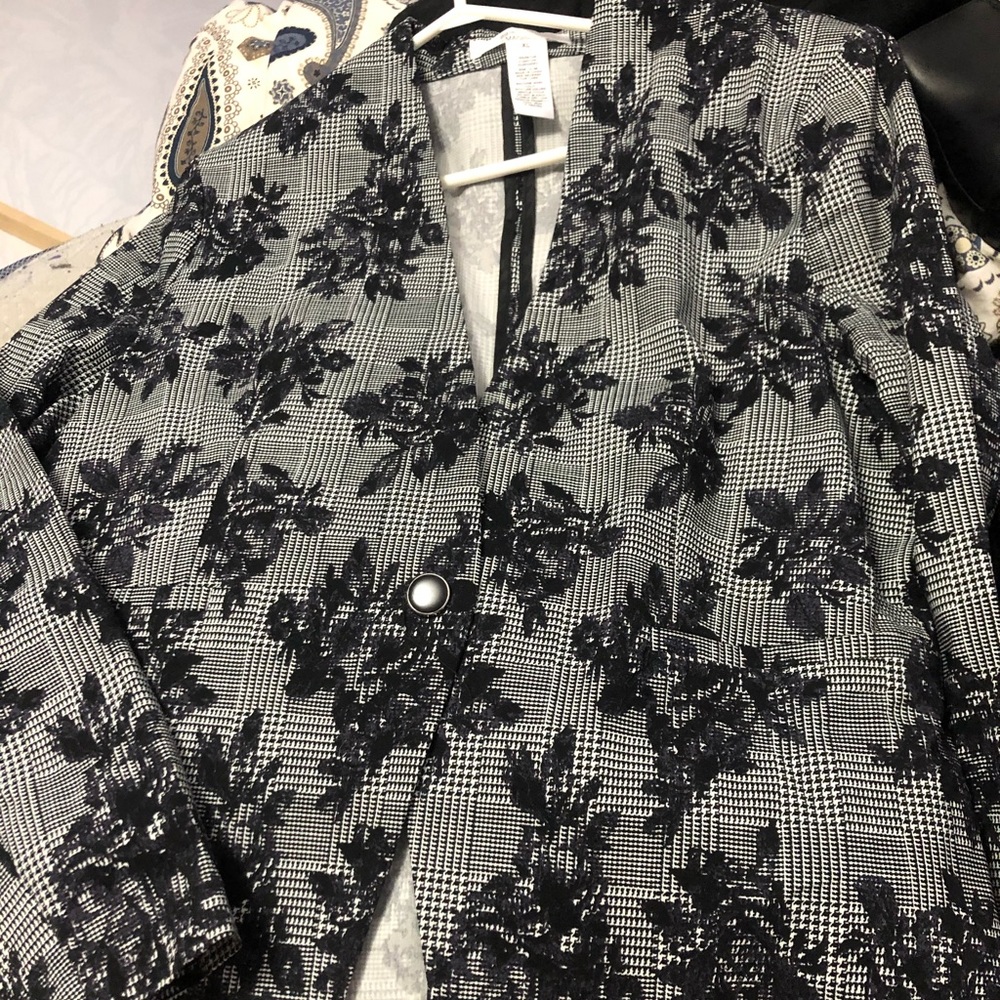 PATTERNED V NECK BLAZER NEVER WORN